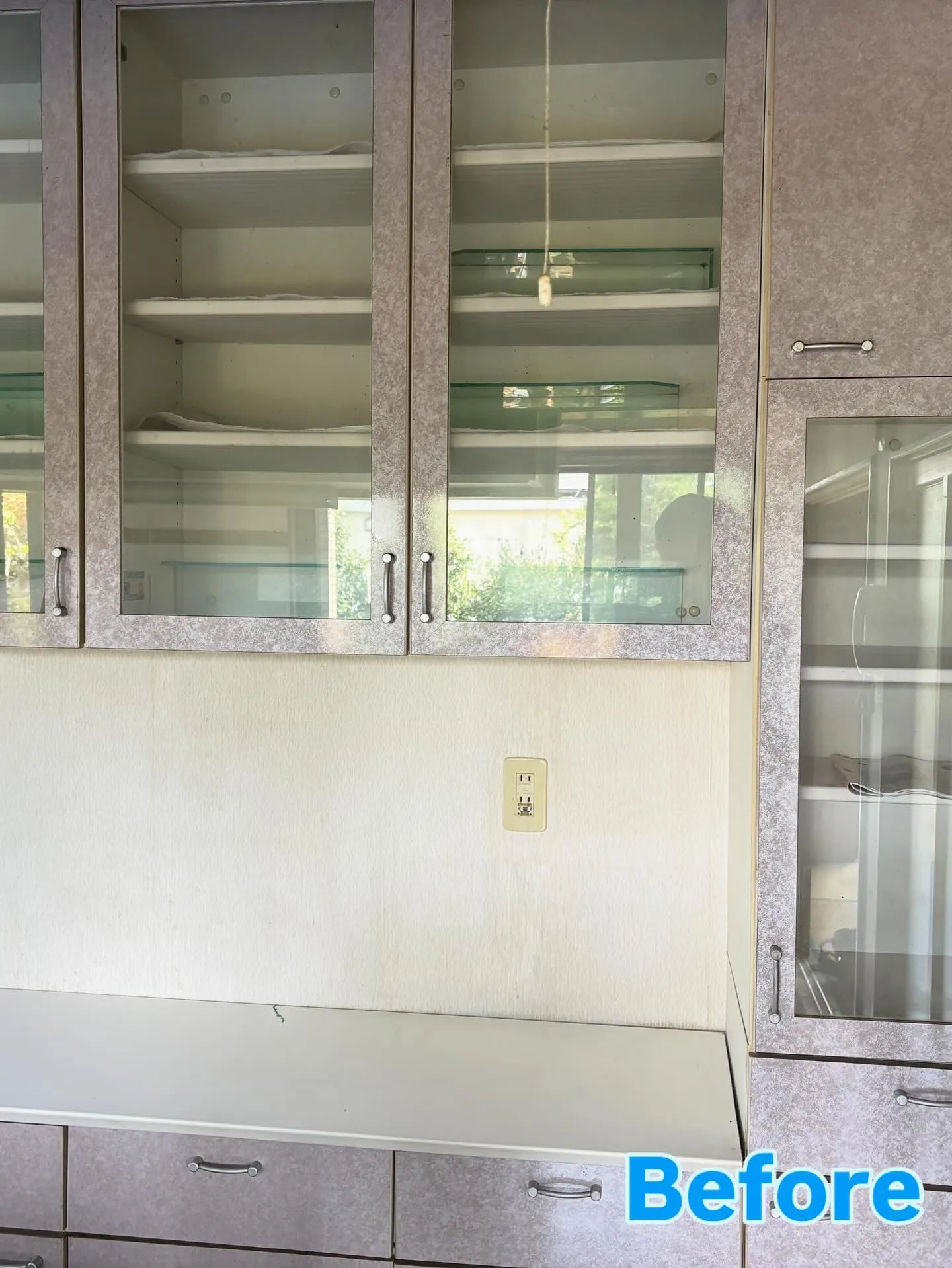 ［パントリー収納棚とカップボード］